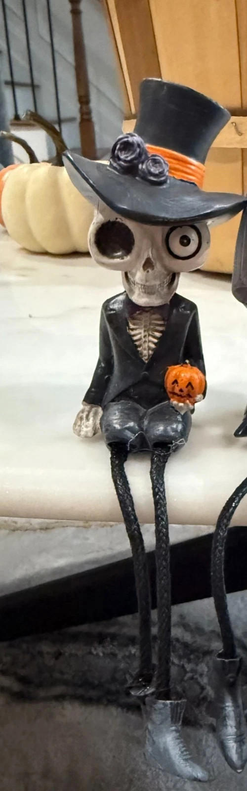 Cracker Barrel - Skeleton Ghost Groom Dangler Shelf Sitter