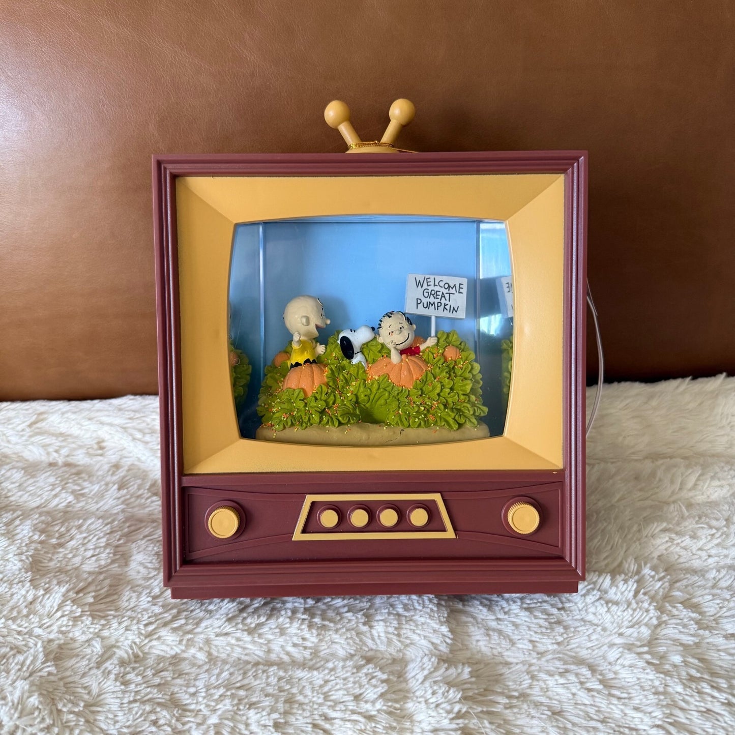 2026 Peanuts Snoopy Musical TV Water Globe SnoMotion