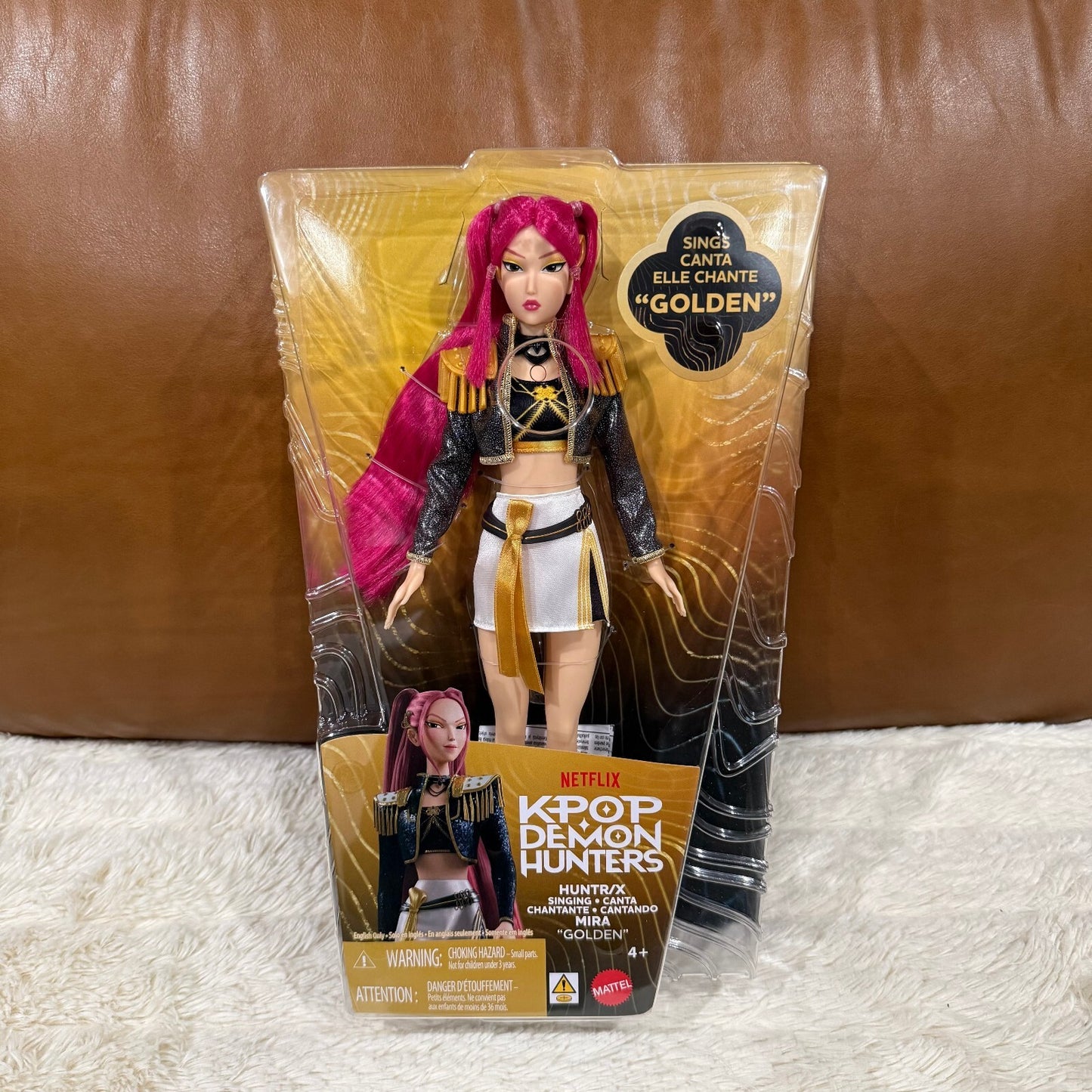 KPop Demon Hunters - HUNTR/X Mira “Golden” Singing Doll